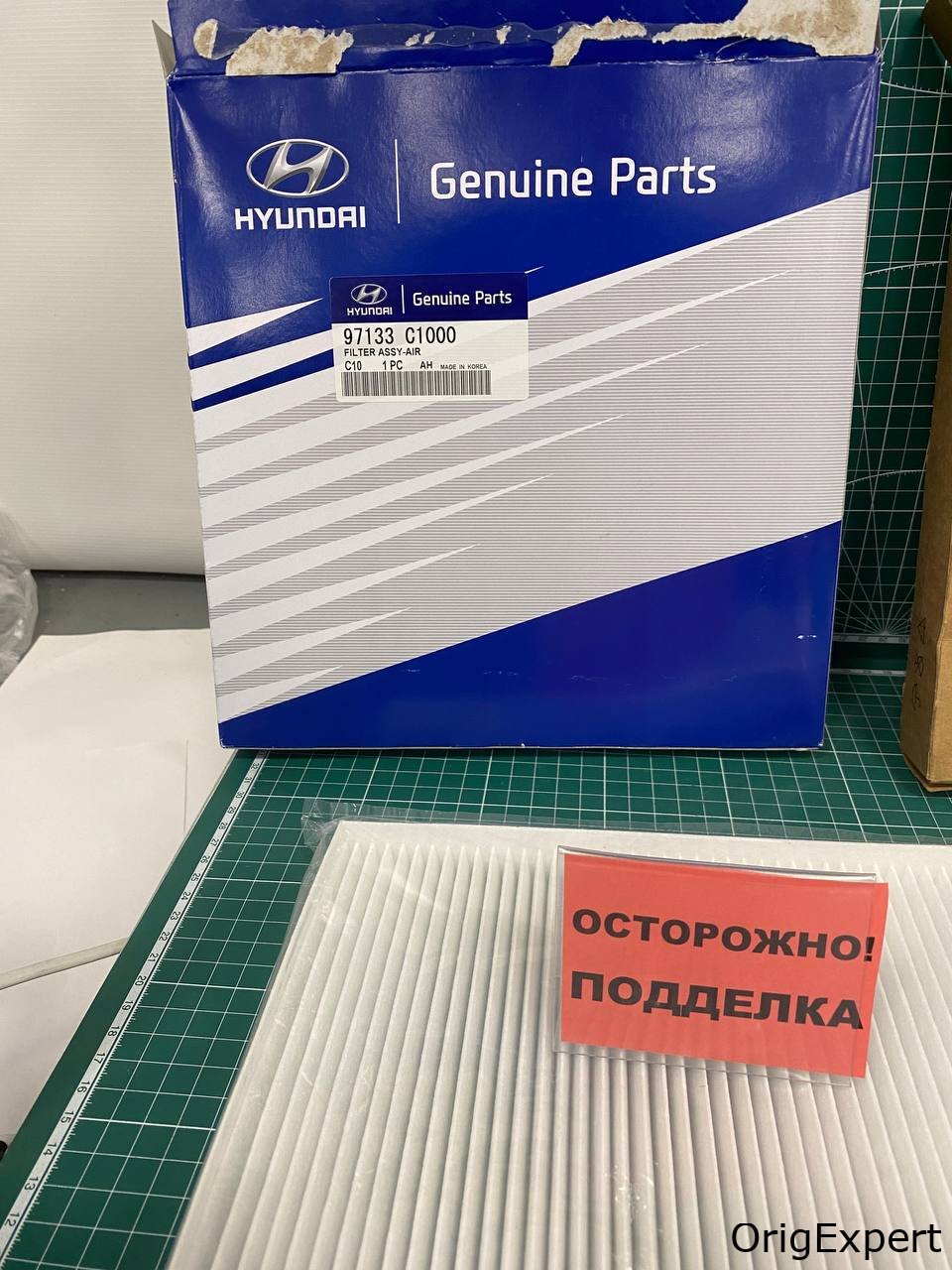 Упаковка у оригинала без рисунков и коричневого цвета используется.